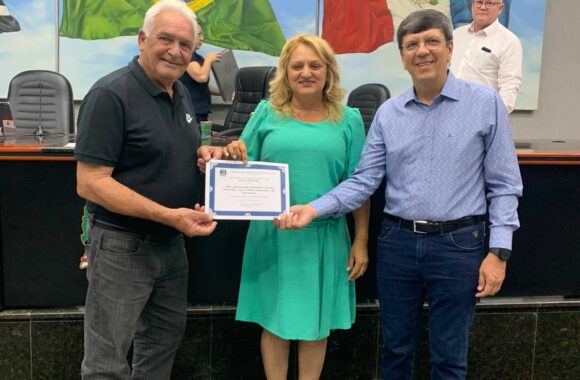 SUPERINTENDENTE E DIRETOR DO SAAE RECEBEM MOÇÃO DE CONGRATULAÇÃO
